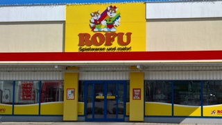 Rofu Kinderland mit Sitz in Hoppstädten-Weiersbach hat Spielzeugfiguren zurückgerufen. Die Füllung könnte Spuren von Asbest enthalten.