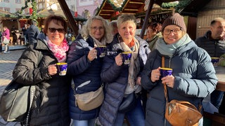 Seit Freitagvormittag können Besucher über den Trierer Weihnachtsmarkt schlendern - die offizielle Eröffnung ist am Montag.
