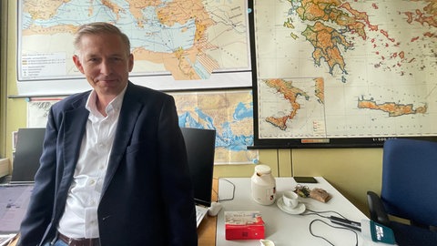 Pascal Warnking ist Experte für antike Schifffahrt. An der Uni Trier erforscht er zum Beispiel den Seehandel der Römer. 