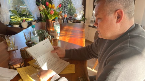 Michael Ovsjannikov findet es unterträglich, dass er sich mit einer Schmerzensgeldklage gegen seinen Sohn auseinandersetzen muss. 