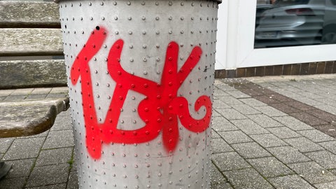 Graffiti-Serie in Wittlich: Unternehmer bietet Geld für Hinweise - Auch Mülleimer sind nicht sicher vor dem Sprayer. 