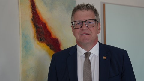 Jörn Patzak leitet die JVA in Wittlich. Er ist aber auch Honorarprofessor für Strafrecht an der Universität Trier. 