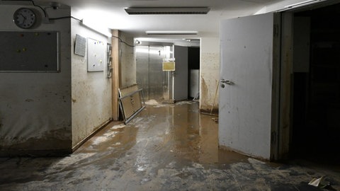Bei der Flut 2021 wurde der Keller des Krankenhauses Trier-Ehrang komplett überschwemmt. Nach dem Umbau soll dort nicht mehr wichtige Technik untergebracht werden.
