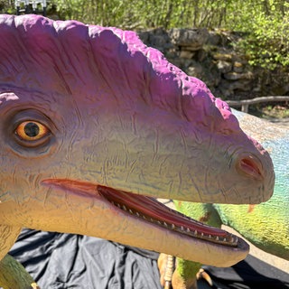 Die Nachbildung eines Dinosauriers, dessen Reste in der Südeifel entdeckt wurden. Damit wurde erstmals ein Dinosaurier in Rheinland-Pfalz ein Dino nachgewiesen.