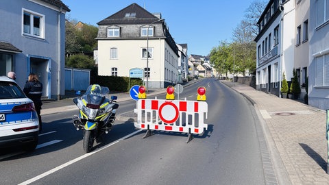 Die Prümer Innenstadt wurde wegen der Entschärfung einer Weltkriegsbombe evakuiert. Die Straßen wurden von der Polizei rund um die Sicherheitszone abgesperrt. 