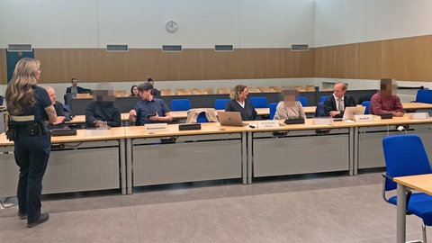 Die Angeklagten beim Prozess zur illegalen Cannabis-Plantage im Landgericht Trier