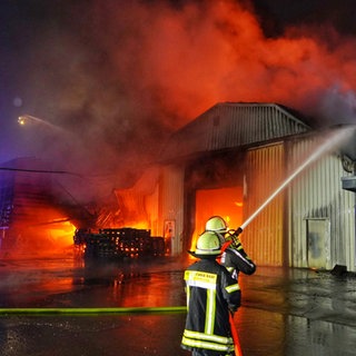 Zahlreiche Feuerwehrleute waren im Einsatz um den Brand zu bekämpfen