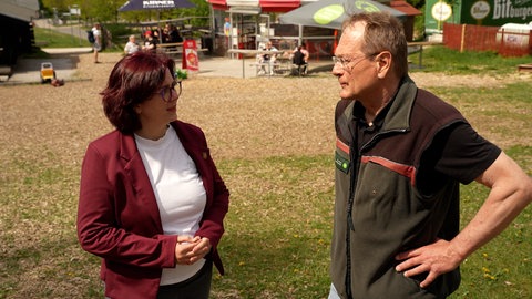 Die Thalfanger Bürgermeisterin Tamara Breitbach und Nationalparkleiter Harald Egidi wollen den Erbeskopf touristisch wieder nach vorne bringen.