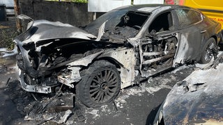 Sechs Autos sind in Idar-Oberstein abgebrannt. 