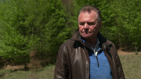 Thomas Brodbeck kritisiert die Wasserentnahmen der Sprudelbetriebe im Nationalpark Hunsrück-Hochwald.