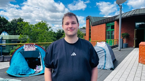 Tim Biermann von der Trierer Studierendenvertretung (AStA). Er setzt sich dafür ein, das die BAföG-Reform kommt und Studierende finanziell mehr Unterstützung erhalten.