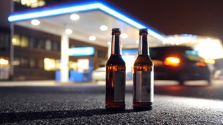 Tankstelle nachts -Symbolbild