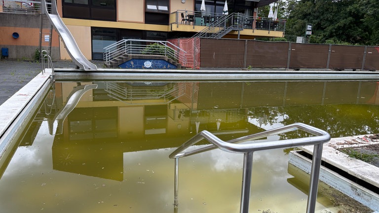 Warum das Freibad in Bollendorf keine Zukunft hat: Jährlich hat die Gemeinde Bollendorf mit dem Bad einen Verlust von 150.000 Euro eingefahren.
