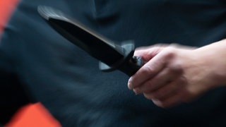 In Hillesheim soll ein Mann auf einen Jugendlichen eingestochen haben.