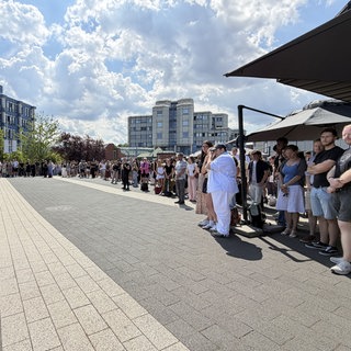 Gedenkminute an der Uni Trier nach dem tödlichen Messerangriff auf einen Studenten