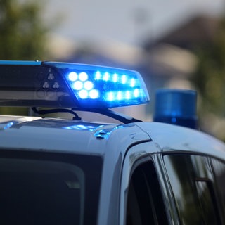 Symbolbild  - Polizeiauto und Blaulicht