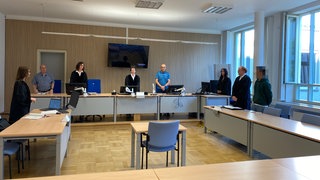 Bei der Staatsschutzkammer in Koblenz hat der Prozess gegen einen 24 Jahre alten Mann aus Trier begonnen.