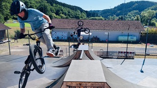 Die Deutsche Meisterschaft im BMX-Freestyle startet in Birresborn in der Eifel.  