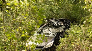 Bei einem Verkehrsunfall in der Nähe von Heimbach im Kreis Birkenfeld sind zwei Menschen ums Leben gekommen.
