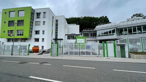 BioNTech hat für sein Werk in Idar-Oberstein nach eigenen Angaben keinen Investor gefunden. 440 Mitarbeiter müssen sich bald neue Jobs suchen.