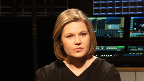 Die Linken-Spitzenkandidatin für die Bundestagswahl, Sahra Mirow, bei Zur Sache! intensiv