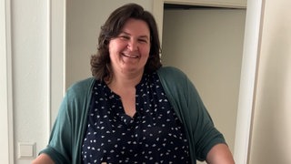 Anna Lena Gillmann mit einem Umzugskarton