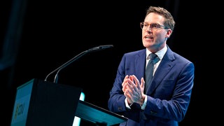 Manuel Hagel, Spitzenkandidat der CDU für die Landtagswahl 2026, spricht beim Landesparteitag (Archiv).