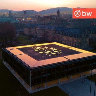 Der Landtag von Baden-Württemberg von oben im Morgengrauen