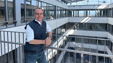 Olaf Kapp, Leiter der SWR-Landespolitik, analysiert das Wahlergebnis zur Landtagswahl RLP 2026.