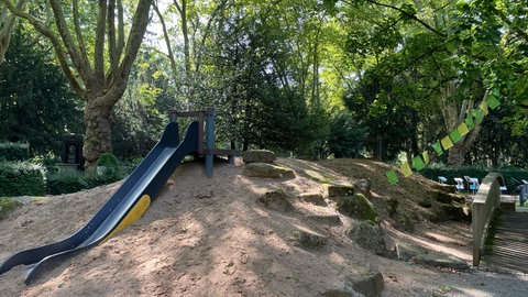 Der Spielplatz "Kinderwelten" auf dem Hauptfriedhof Karlsruhe