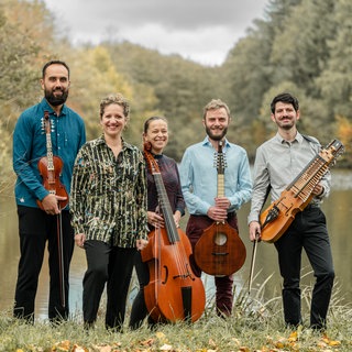 Ilektra Platiopoulou & The Curious Bards