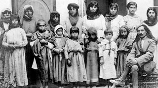 eine Gruppe von armenischen Kindern, Jugendlichen, Erwachsenen (nach dem 1. Weltkrieg, Völkermord)
