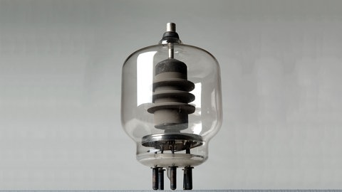 Röhre aus der Hörspielstudio-Technik