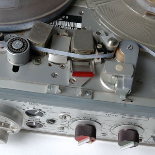 Mobiles Nagra-Aufnahmegerät von oben