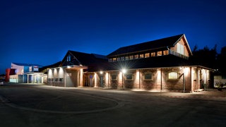 Außenaufnahme vom Kulturzentrum Tollhaus in Karlsruhe bei Nacht