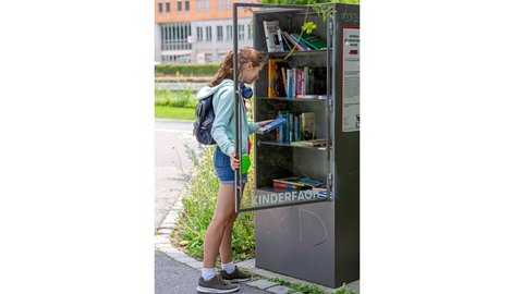 Bücherschrank in der Öffentlichkeit