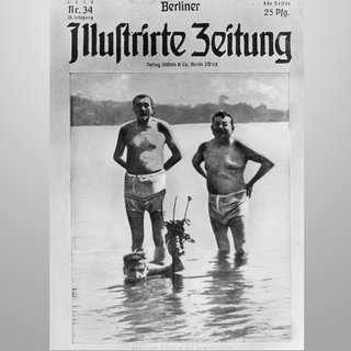 Reichspräsident Friedrich Ebert und Reichswehrminister Gustav Noske beim Baden in einem Seebad.