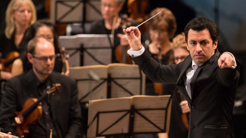 Alejo Pérez dirigiert das SWR Symphonieorchester