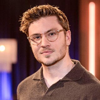 Jannik Schümann bei der Aufzeichnung der WDR-Talkshow 'Kölner Treff' im WDR Studio BS 3. Köln, 04.04.2025