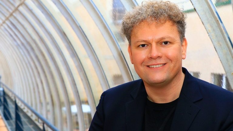 Arne Wiechern ist Redakteur und Moderator im Team SWR Kultur