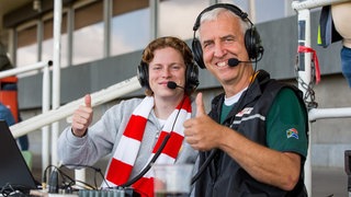 Autor Paul Simmank (links) als Moderator für Energie FM.