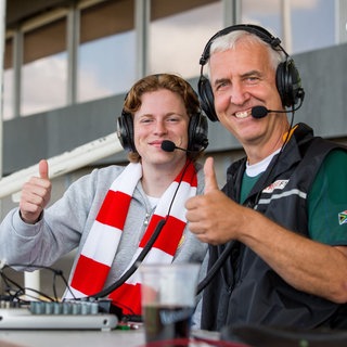 Autor Paul Simmank (links) als Moderator für Energie FM.