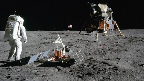 Der amerikanische Astronaut Edwin E. Aldrin Jr. während der Apollo 11 Außenbordaktivitäten auf der Mondoberfläche, 20. Juli 1969.