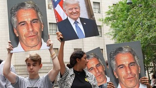 Jeffrey Epstein: Protestierende im Jahr 2019 in New York City