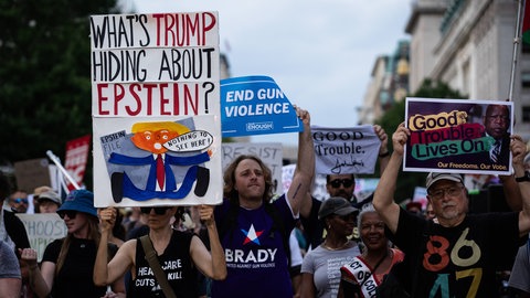 Demonstrierende im Juli 2025