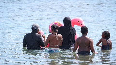 bauchfrei oder Burkini?