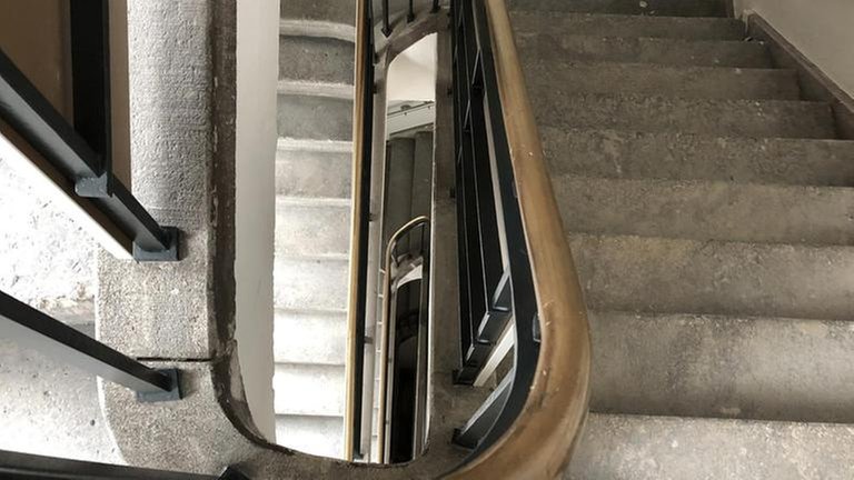 Bauhausarchitektur: Treppenaufgang im Forum Alte Post in Pirmasens