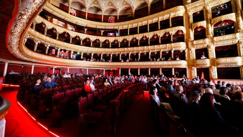 Oper Odessa Innenraum halb leer