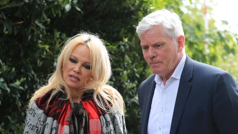Pamela Anderson und Wikileaks-Redakteur Kristinn Hrafnsson