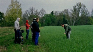 Der lange Weg zurück in die Normalität. Eine Langzeitdoku begleitet wie sich Jugendliche aus Kriminalität, Gewalt und Drogensucht kämpfen.